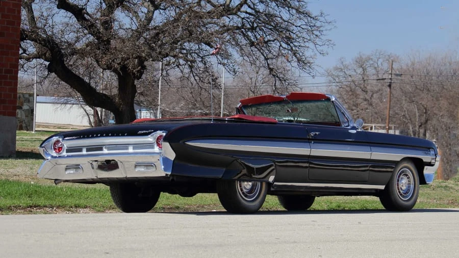 1961 Oldsmobile Starfire - Image 3 of 17