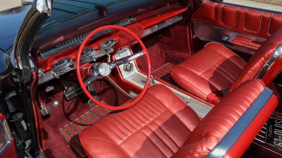 1961 Oldsmobile Starfire - Image 4 of 17