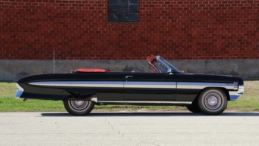 1961 Oldsmobile Starfire - Image 8 of 17