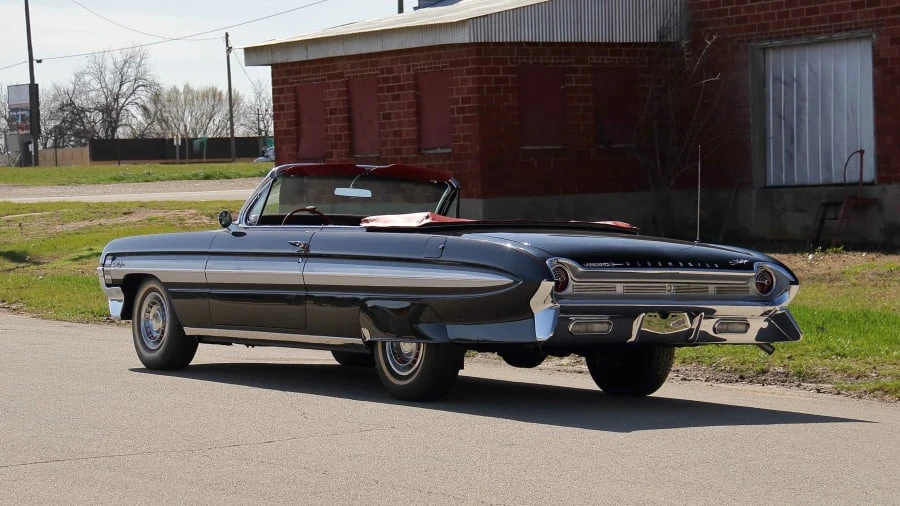 1961 Oldsmobile Starfire - Image 13 of 17