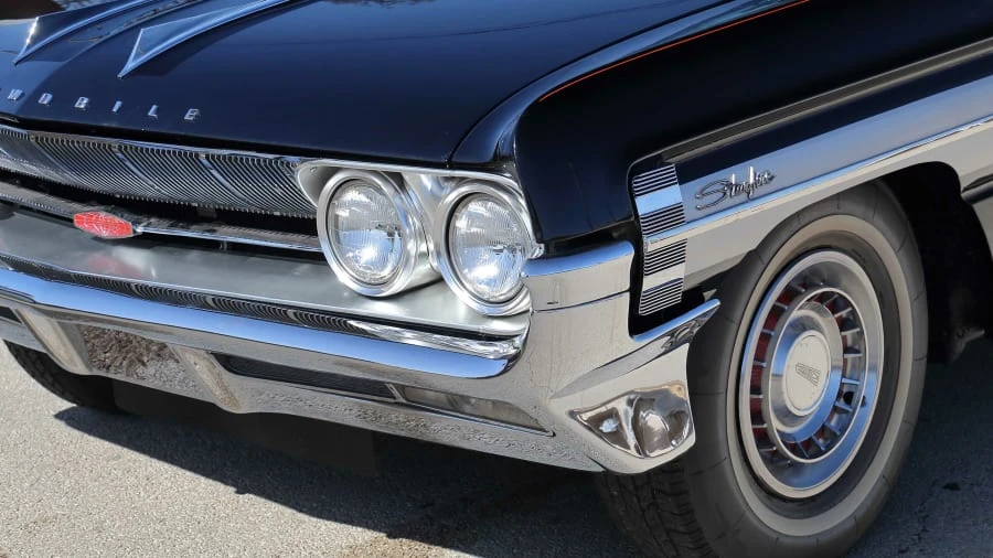 1961 Oldsmobile Starfire - Image 15 of 17