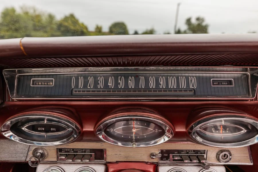 1961 Oldsmobile Starfire - Image 29 of 31