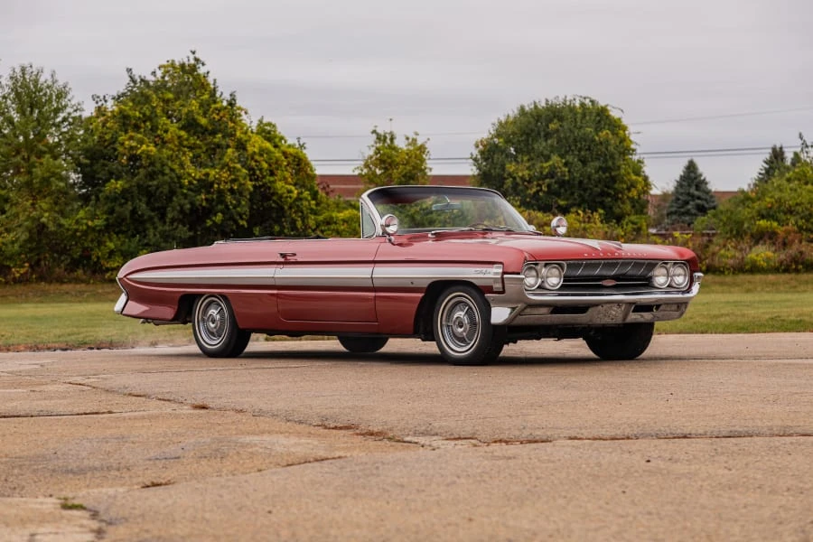 1961 Oldsmobile Starfire - Image 6 of 31