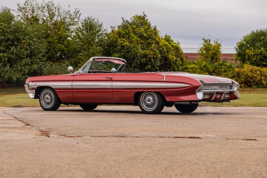 1961 Oldsmobile Starfire - Image 14 of 31