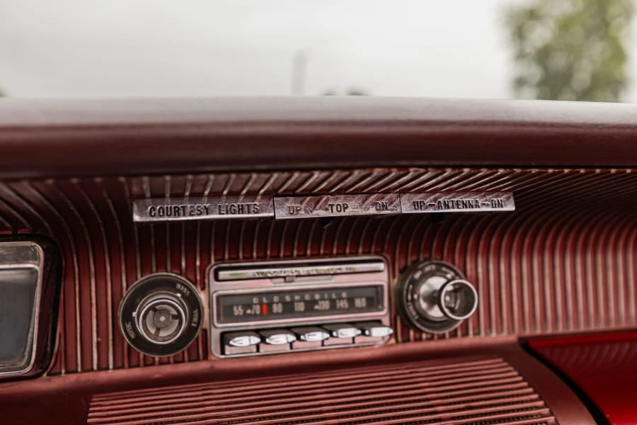1961 Oldsmobile Starfire - Image 24 of 31