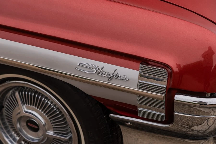 1961 Oldsmobile Starfire - Image 12 of 31