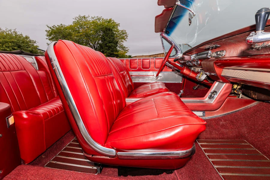 1961 Oldsmobile Starfire - Image 30 of 31