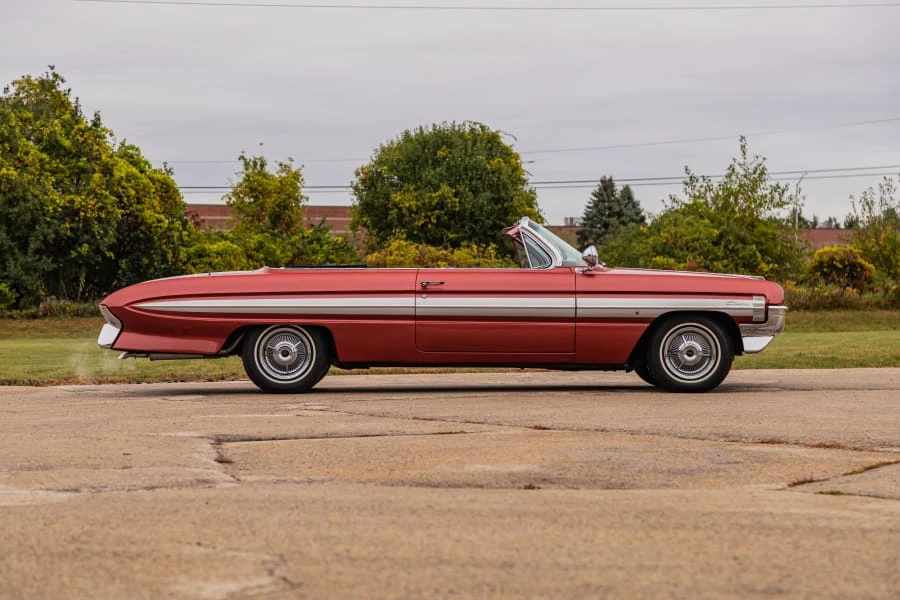 1961 Oldsmobile Starfire - Image 15 of 31