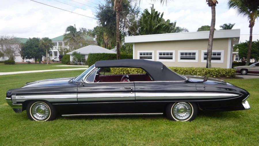 1961 Oldsmobile Starfire - Image 2 of 9