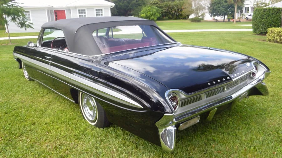 1961 Oldsmobile Starfire - Image 3 of 9