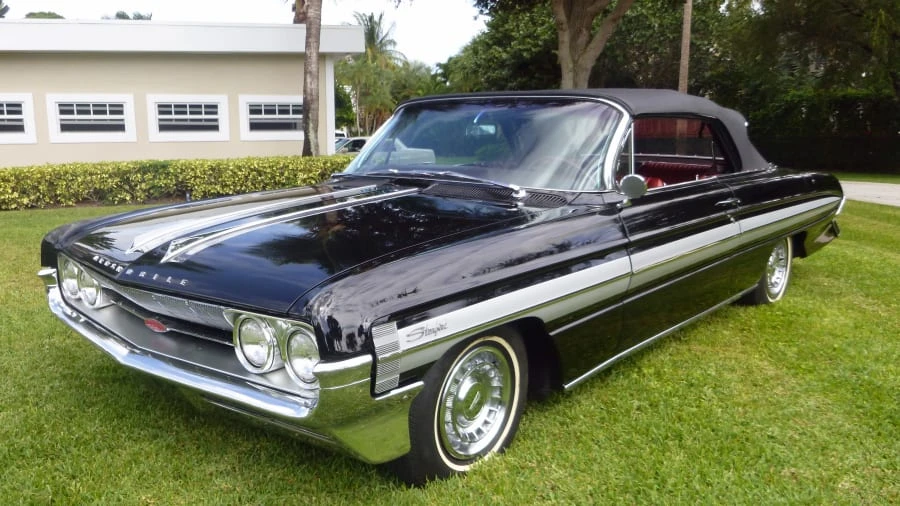 1961 Oldsmobile Starfire - Image 9 of 9