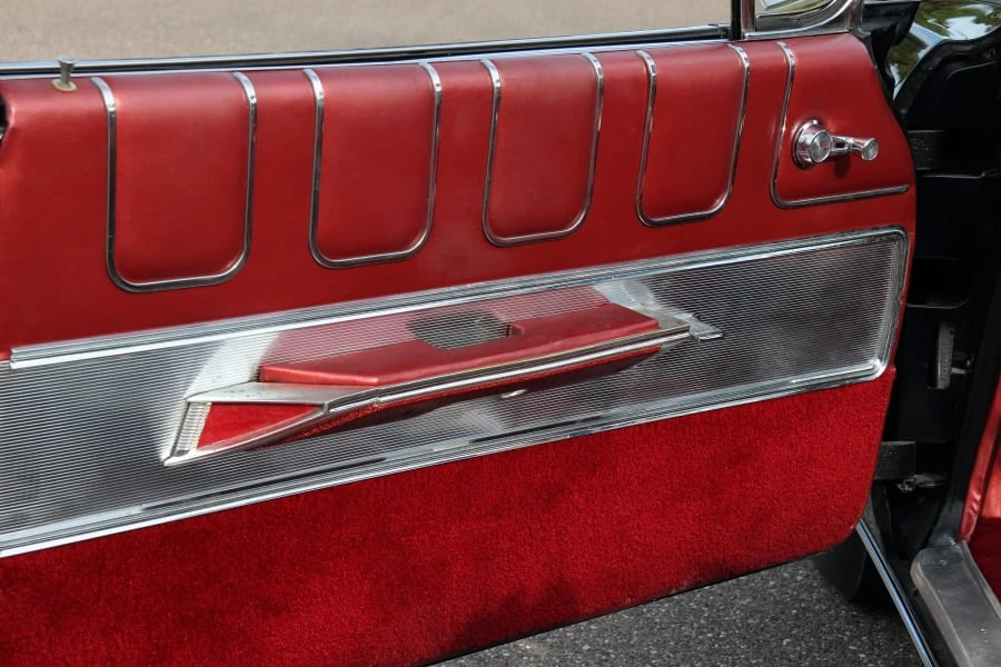 1961 Oldsmobile Starfire - Image 27 of 31