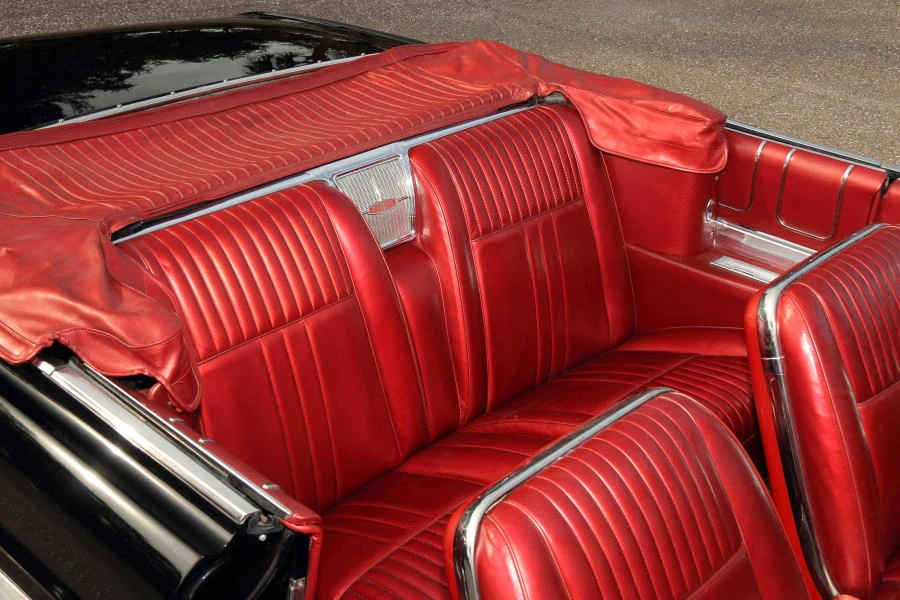 1961 Oldsmobile Starfire - Image 28 of 31
