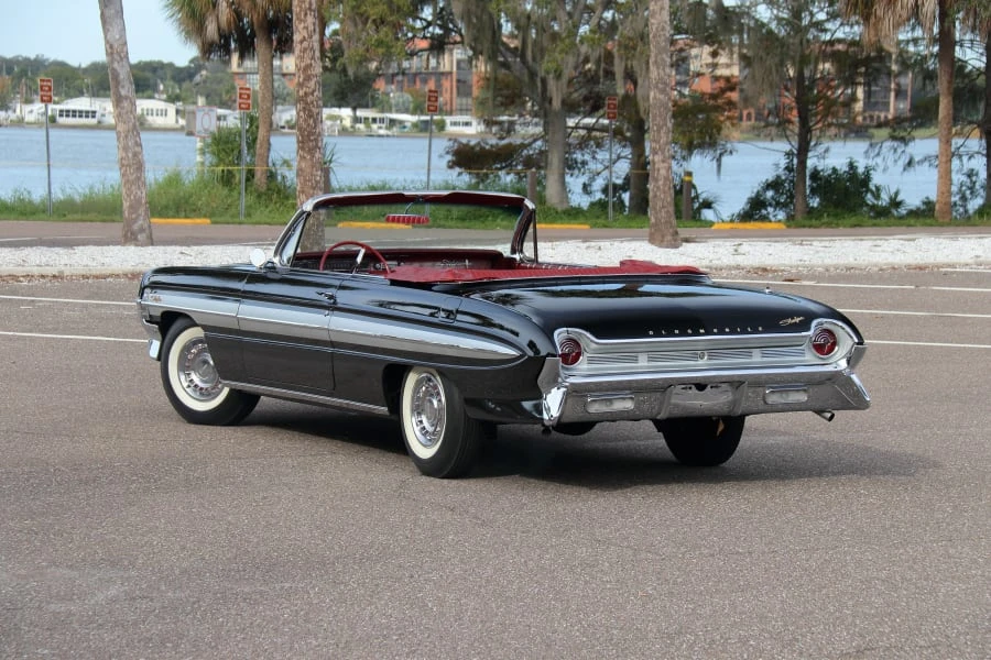 1961 Oldsmobile Starfire - Image 18 of 31