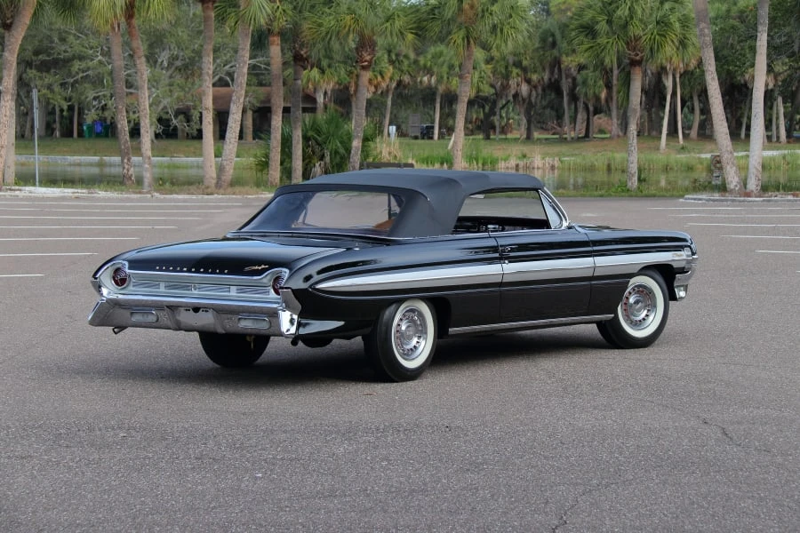 1961 Oldsmobile Starfire - Image 3 of 31