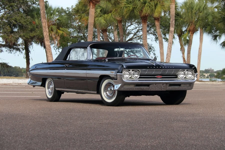 1961 Oldsmobile Starfire - Image 15 of 31