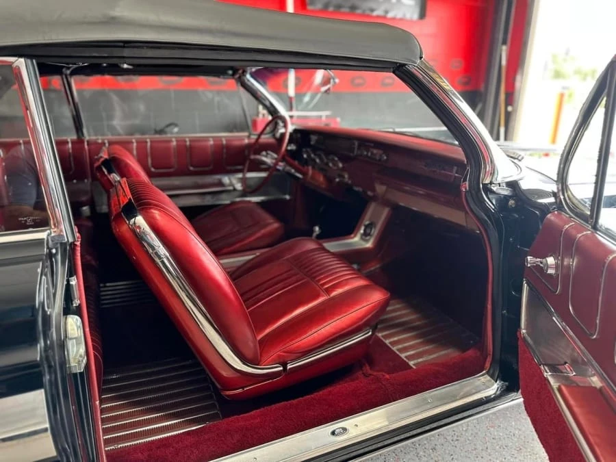 1961 Oldsmobile Starfire - Image 6 of 13