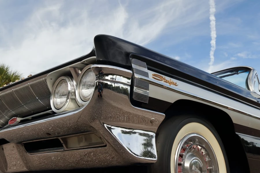 1961 Oldsmobile Starfire - Image 11 of 31
