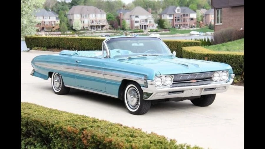 1961 Oldsmobile Starfire - Image 3 of 12