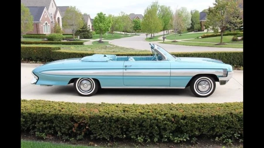 1961 Oldsmobile Starfire - Image 2 of 12