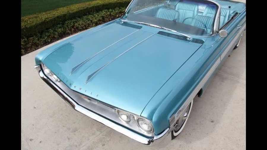 1961 Oldsmobile Starfire - Image 8 of 12