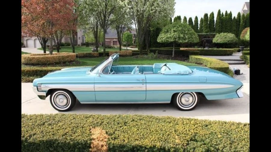 1961 Oldsmobile Starfire - Image 12 of 12