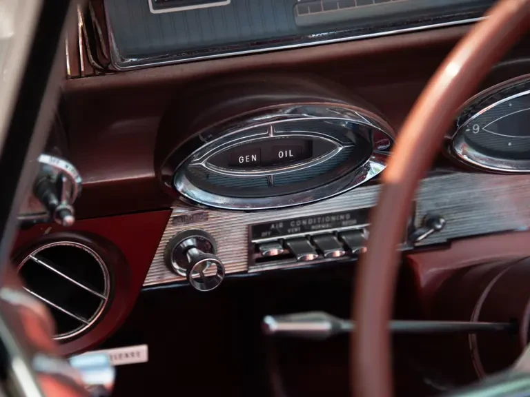 1961 Oldsmobile Starfire - Image 29 of 31