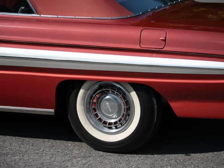 1961 Oldsmobile Starfire - Image 15 of 31