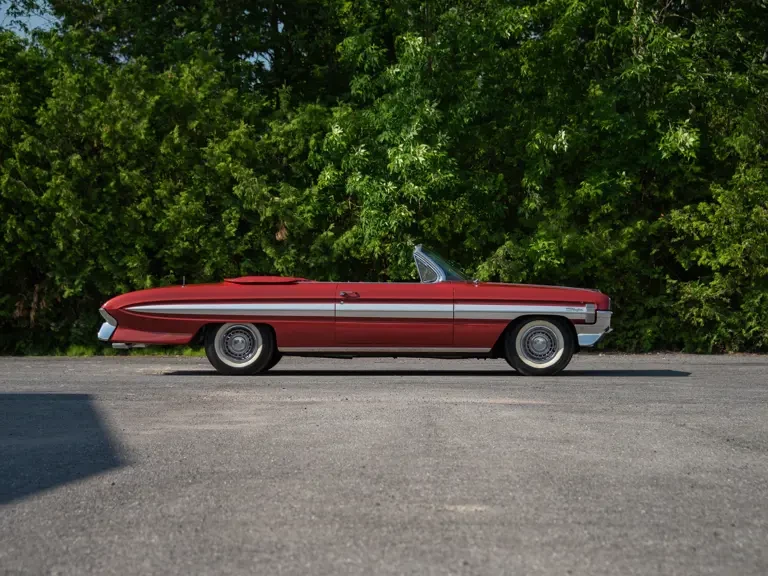 1961 Oldsmobile Starfire - Image 6 of 31