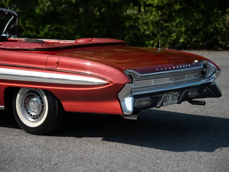 1961 Oldsmobile Starfire - Image 24 of 31