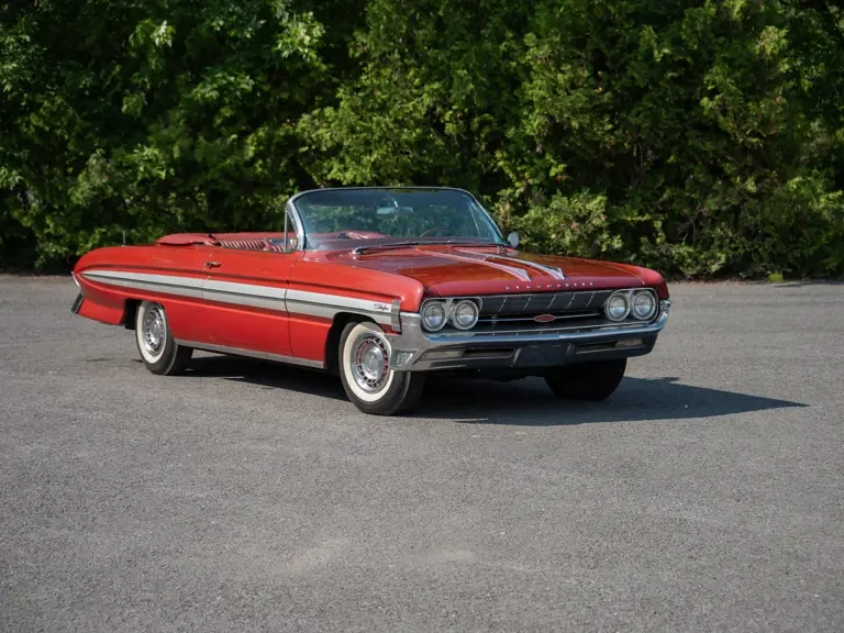 1961 Oldsmobile Starfire - Image 2 of 31