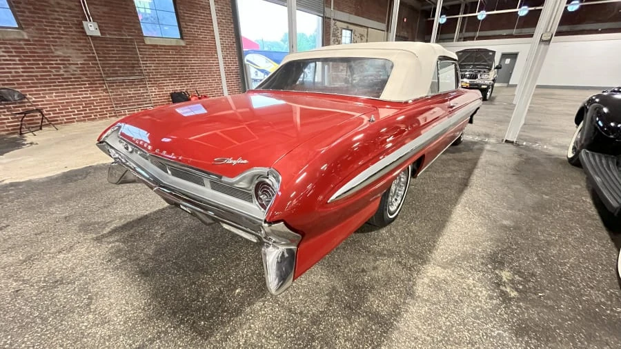 1961 Oldsmobile Starfire - Image 4 of 6