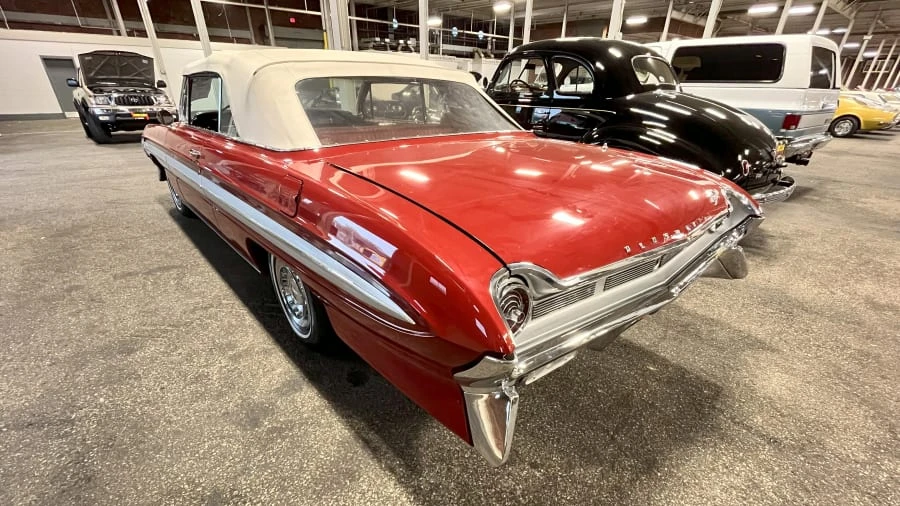 1961 Oldsmobile Starfire - Image 2 of 6