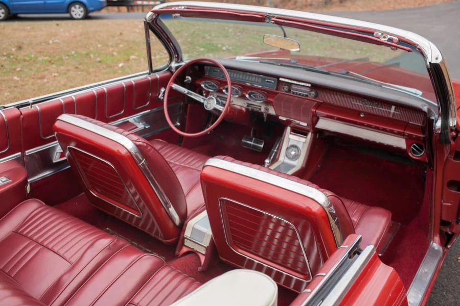 1961 Oldsmobile Starfire - Image 3 of 4