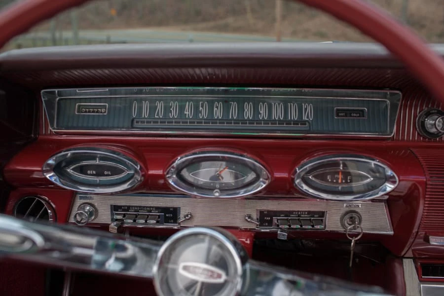 1961 Oldsmobile Starfire - Image 4 of 4
