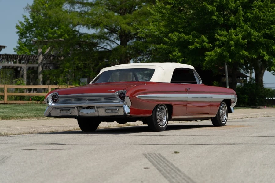 1961 Oldsmobile Starfire - Image 3 of 20