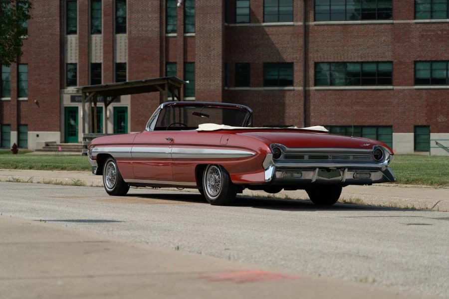 1961 Oldsmobile Starfire - Image 5 of 20