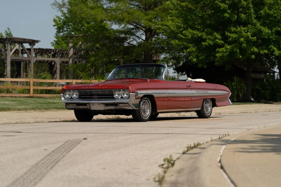 1961 Oldsmobile Starfire - Image 9 of 20