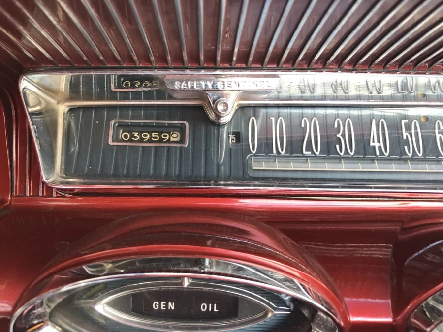 1961 Oldsmobile Starfire - Image 8 of 12