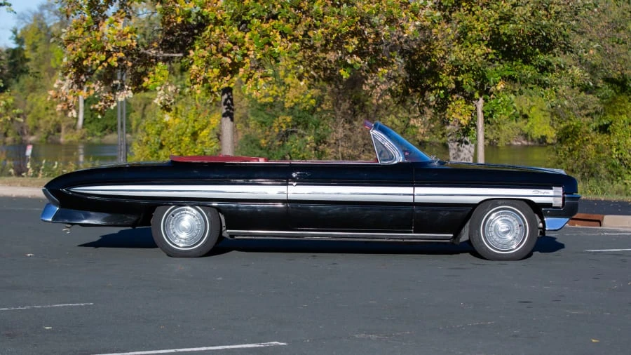 1961 Oldsmobile Starfire - Image 2 of 20
