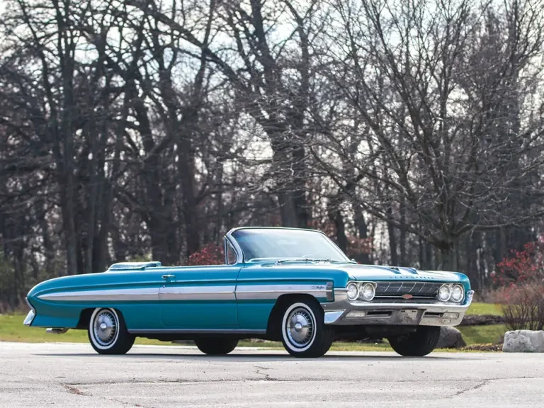 1961 Oldsmobile Starfire - Image 2 of 2
