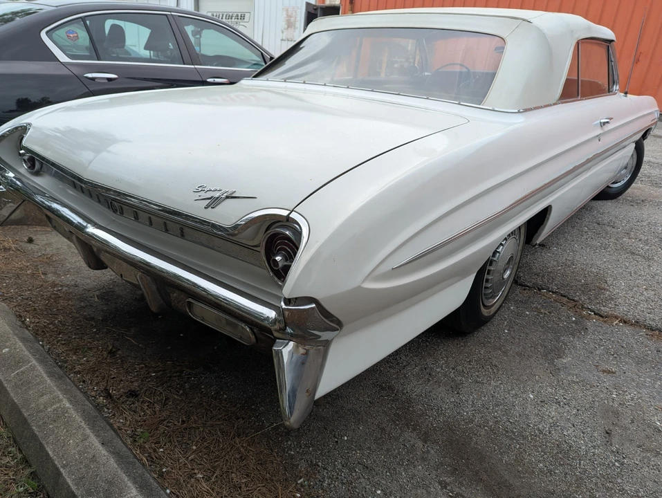 1961 Oldsmobile 88 - Image 3 of 31