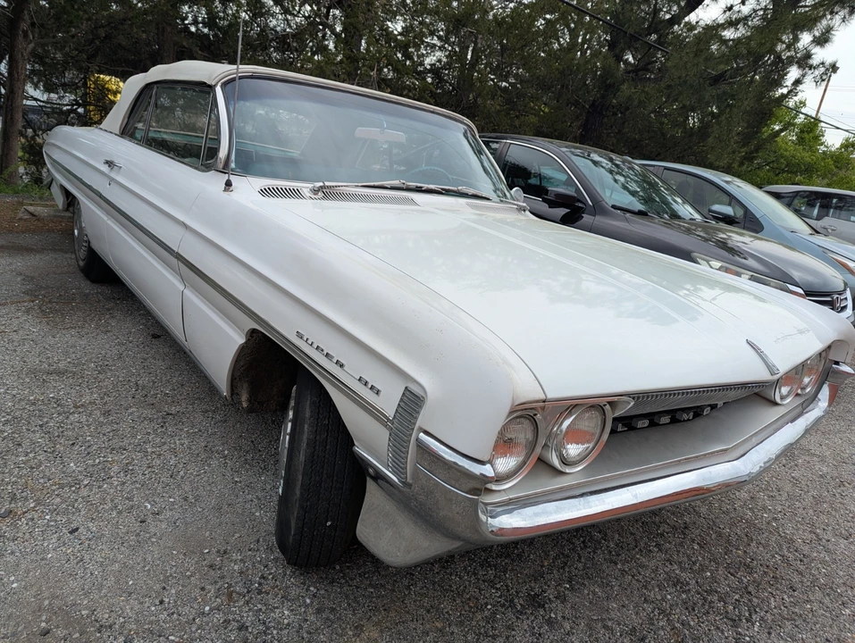 1961 Oldsmobile 88 - Image 2 of 31