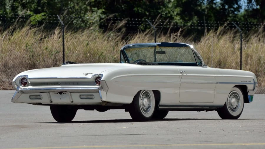 1961 Oldsmobile 88 - Image 3 of 31