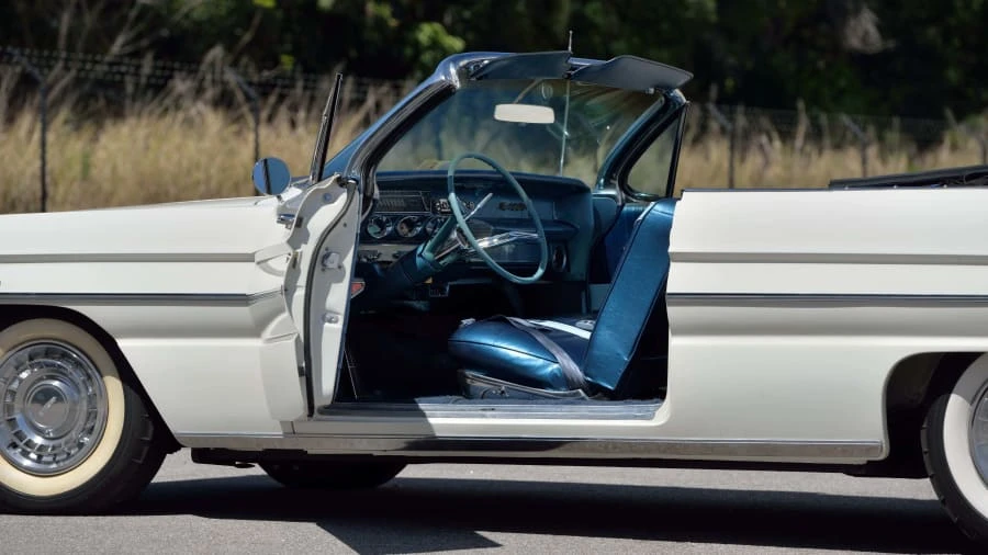 1961 Oldsmobile 88 - Image 24 of 31
