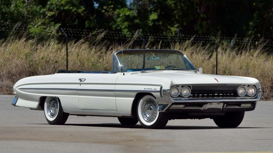 1961 Oldsmobile 88 - Image 12 of 31