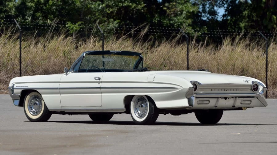 1961 Oldsmobile 88 - Image 16 of 31