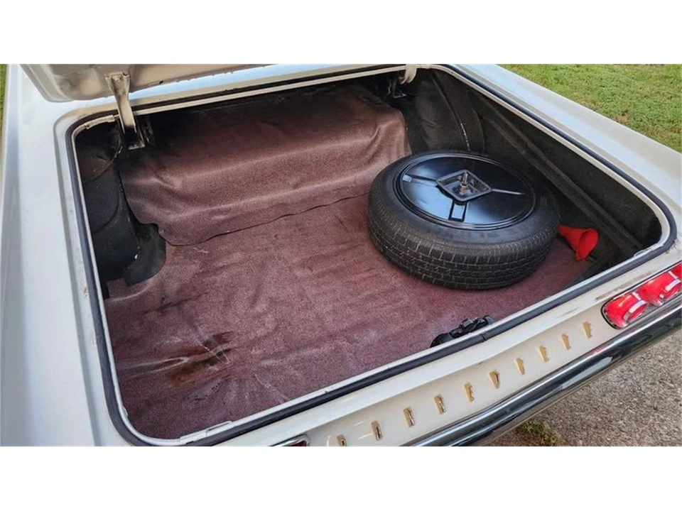 1961 Pontiac Bonneville 2nd Gen - Image 16 of 27
