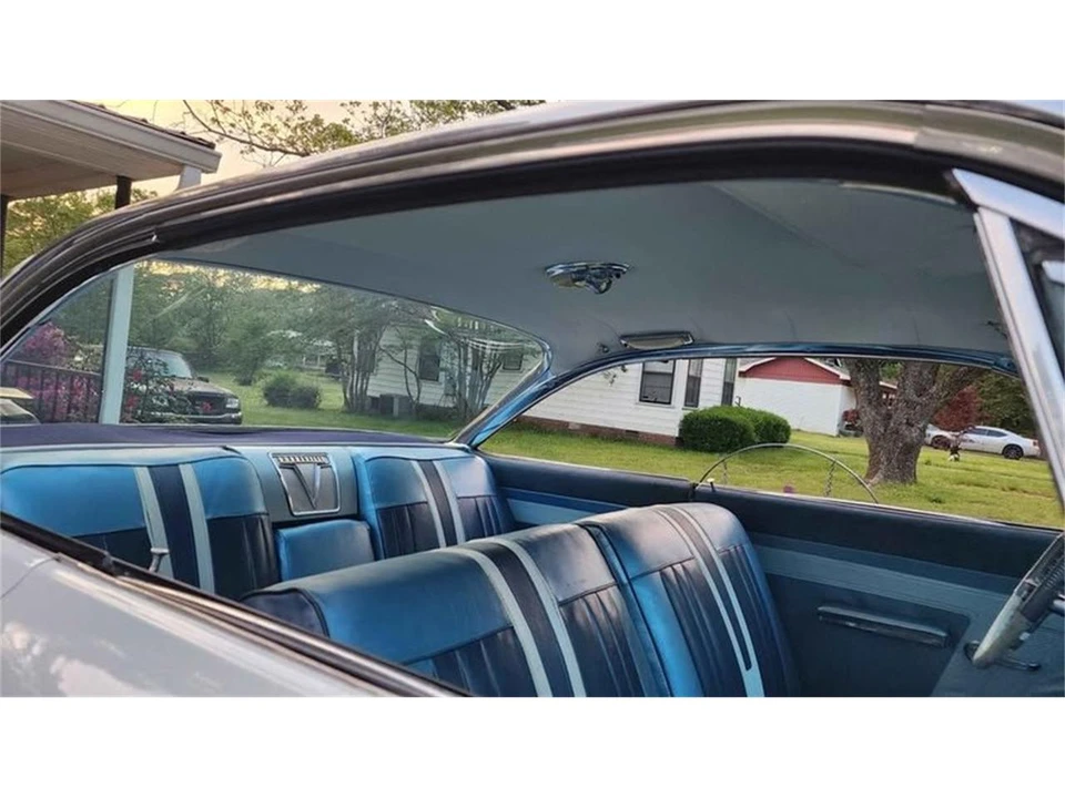 1961 Pontiac Bonneville 2nd Gen - Image 12 of 27