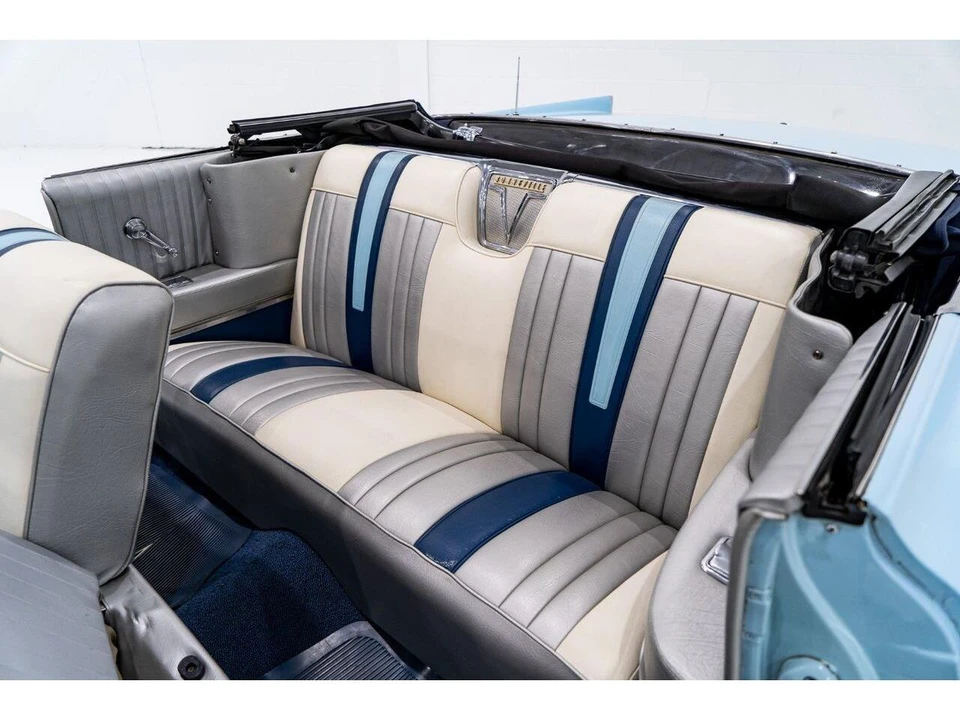 1961 Pontiac Bonneville 2nd Gen - Image 14 of 31